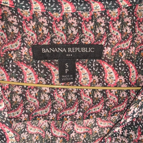 Banana Republic Pink Pattern Button Up Blouse Shirt S - Picture 3 of 7